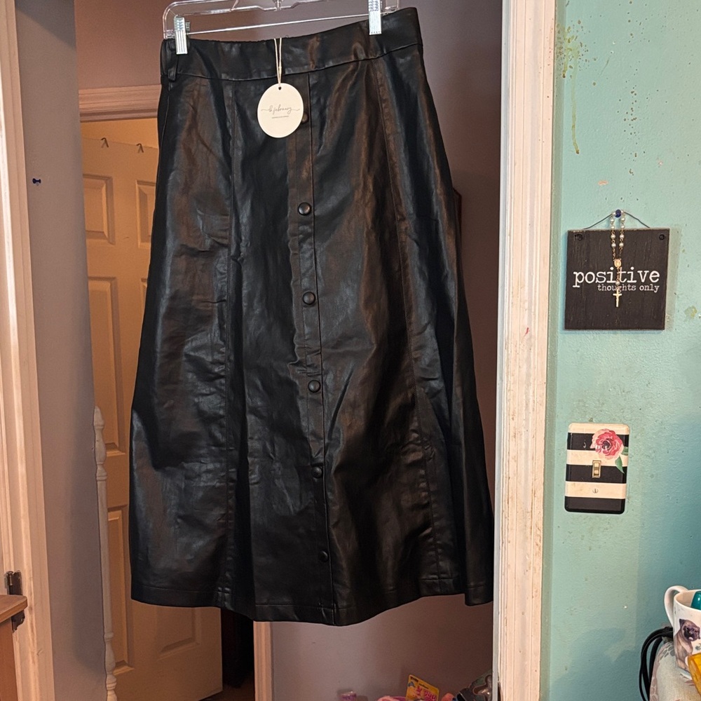 Elegant Black A-Line Leather Skirt Size Large